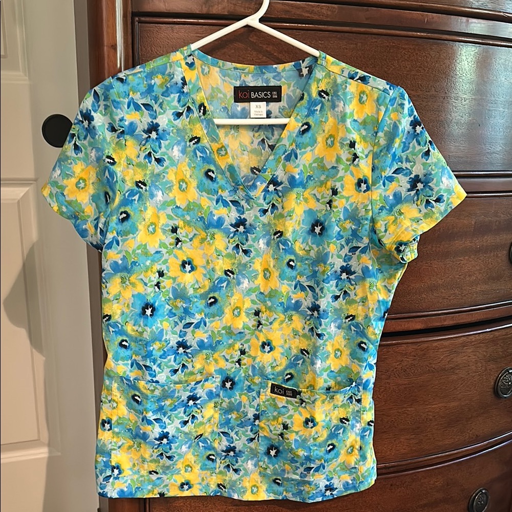 Koi Floral Scrub Top
